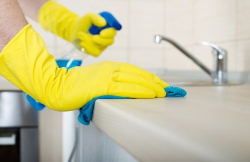 Professional end of tenancy cleaning tasks in a London flat